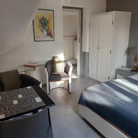 Le Soleil Bleu Bed & Breakfast 3*