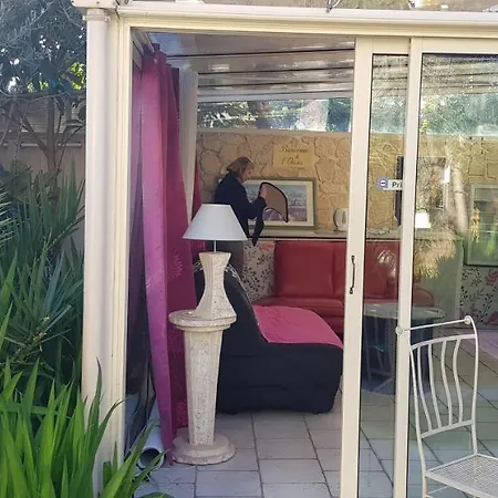 Le Soleil Bleu Bed and breakfast